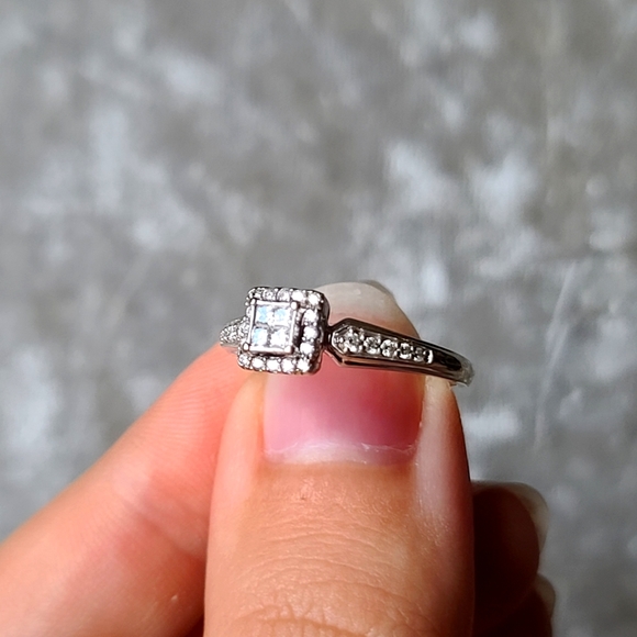 White Gold Diamond Ring - Picture 7 of 10